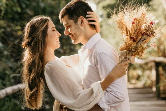 Elopement vs. Traditional Wedding: Which One is Right for You?