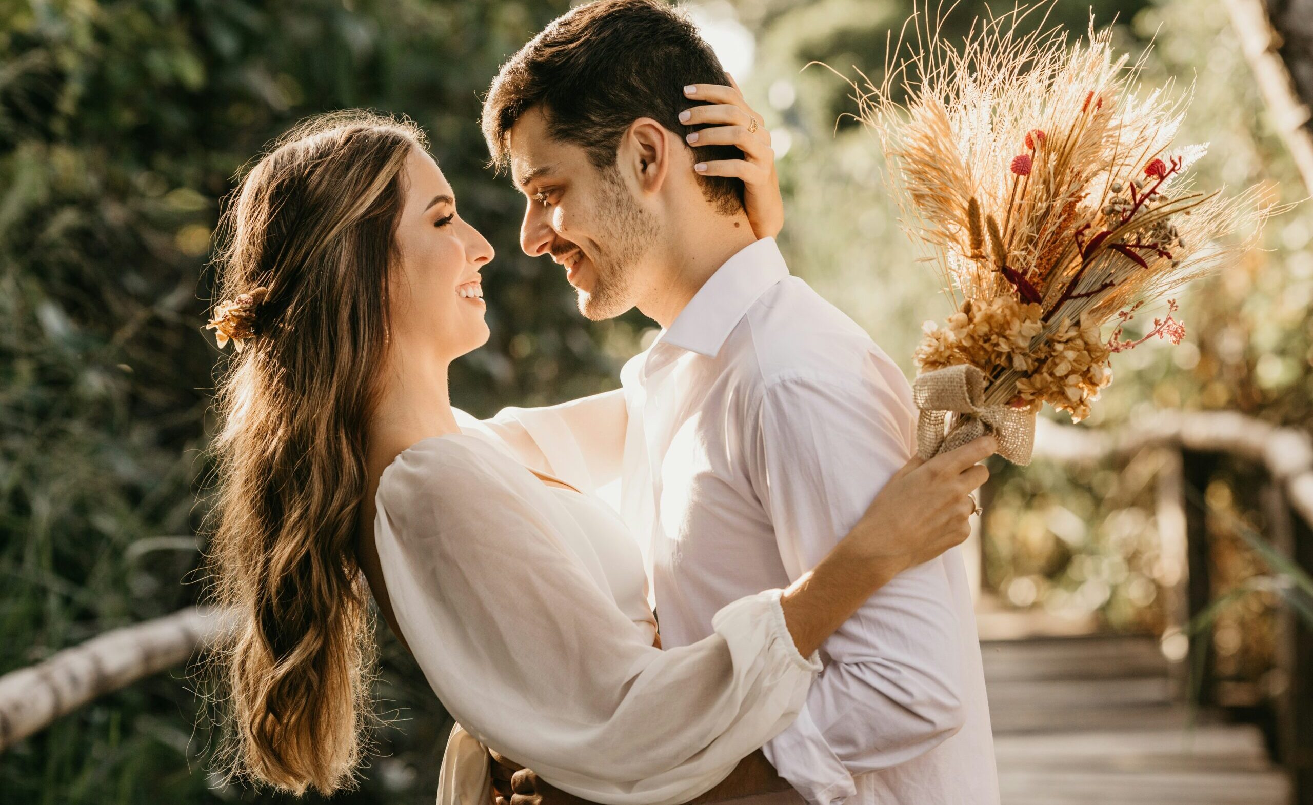Elopement vs. Traditional Wedding: Which One is Right for You?